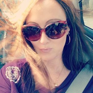 Meet your Posher, Crystal